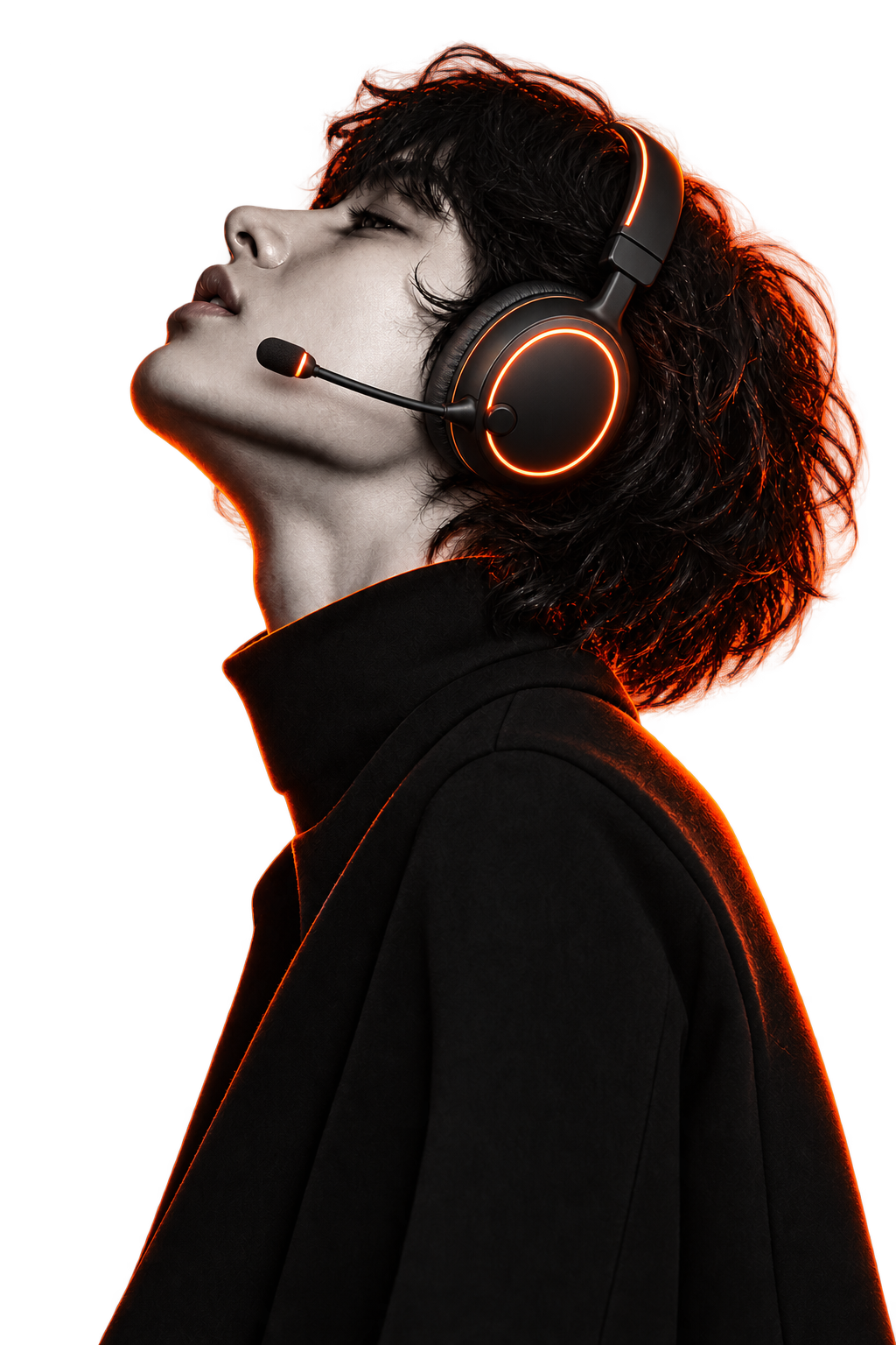 Retrato artístico con auriculares de luz naranja y micrófono